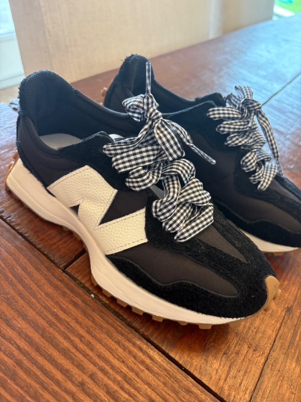 New balance - Picture 2 of 2